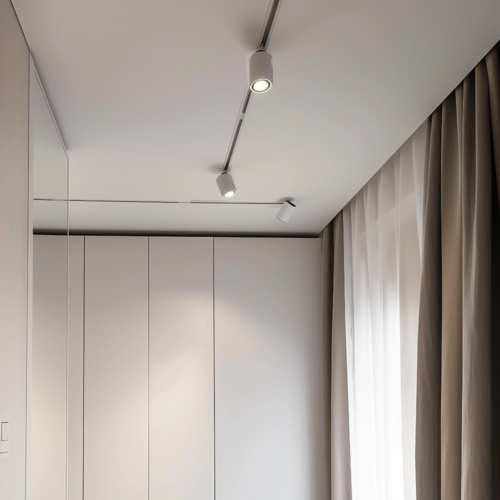 Белый погружной трековый шинопровод