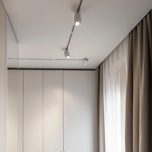 Белый погружной трековый шинопровод